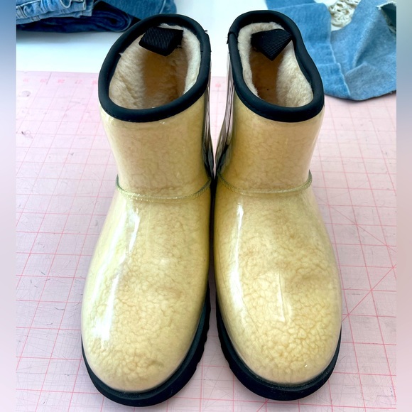 Ugg Classic Clear Booties Boots. Cream & Black. Size 8. - Picture 1 of 5